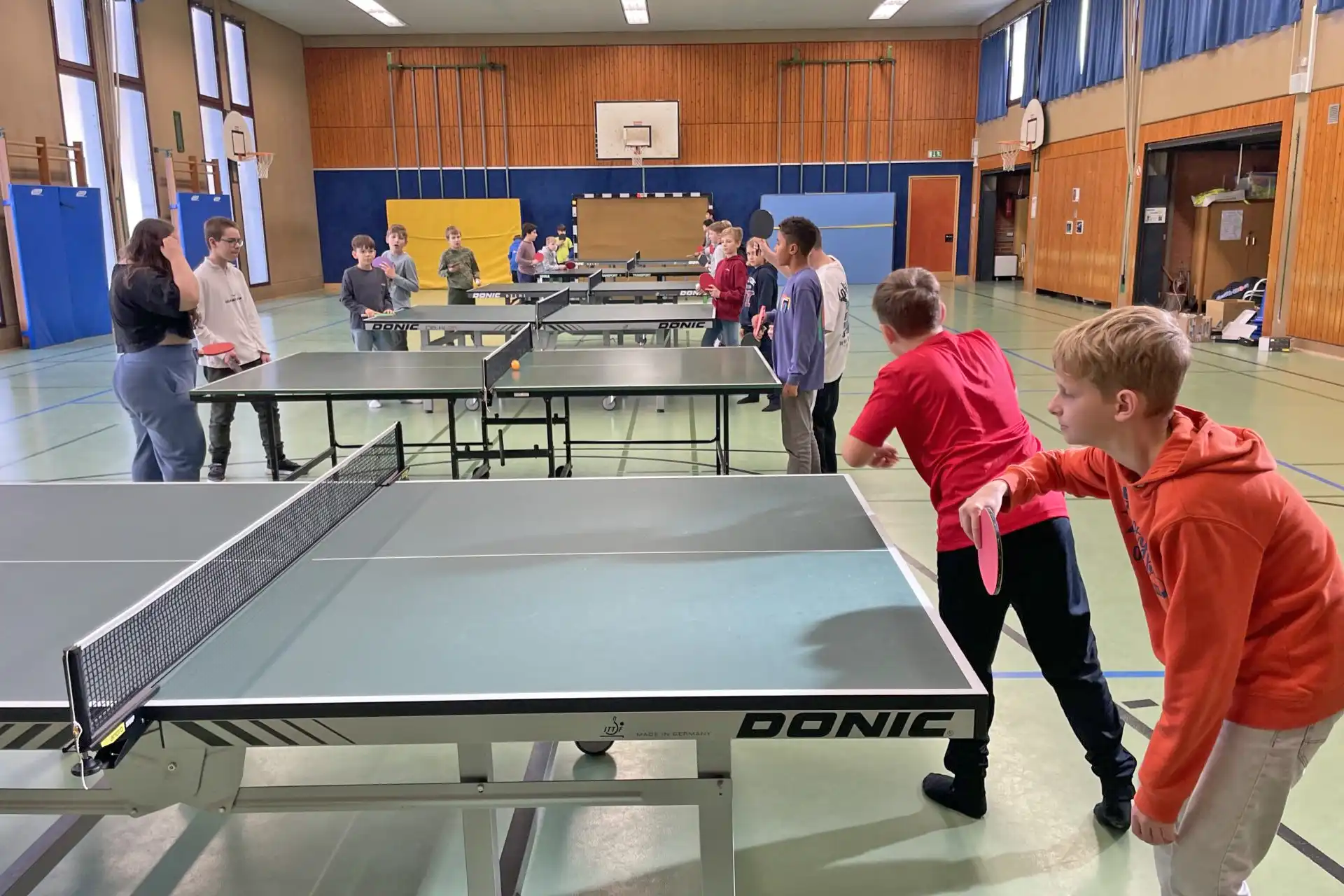 Sport und Aktivitäten in der Turnhalle